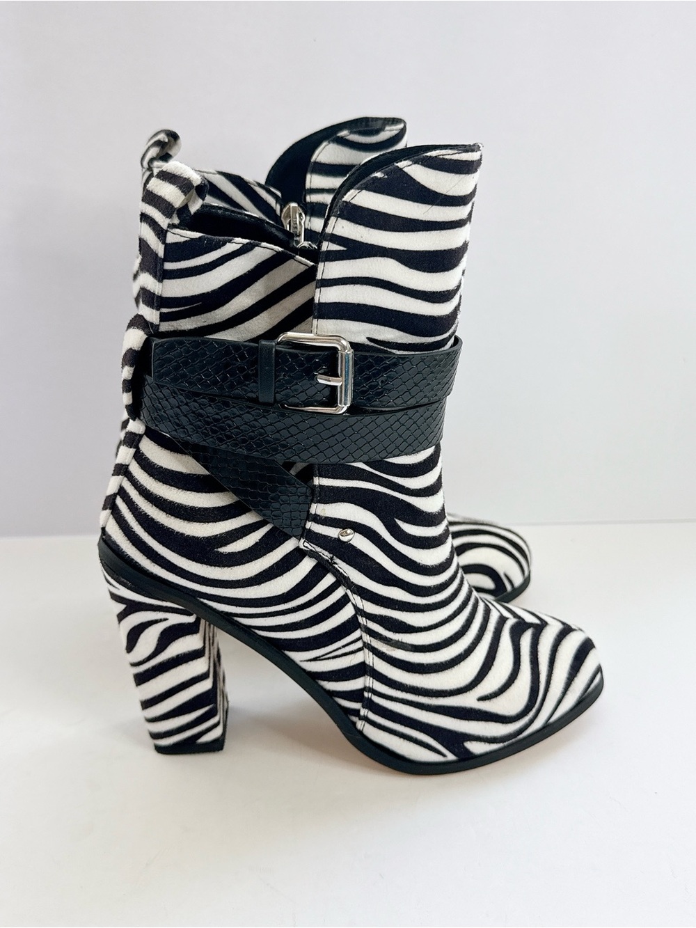 Size 6 Boots Heel Women’s Chunky Heel Black and White Animal Print Pattern Suede